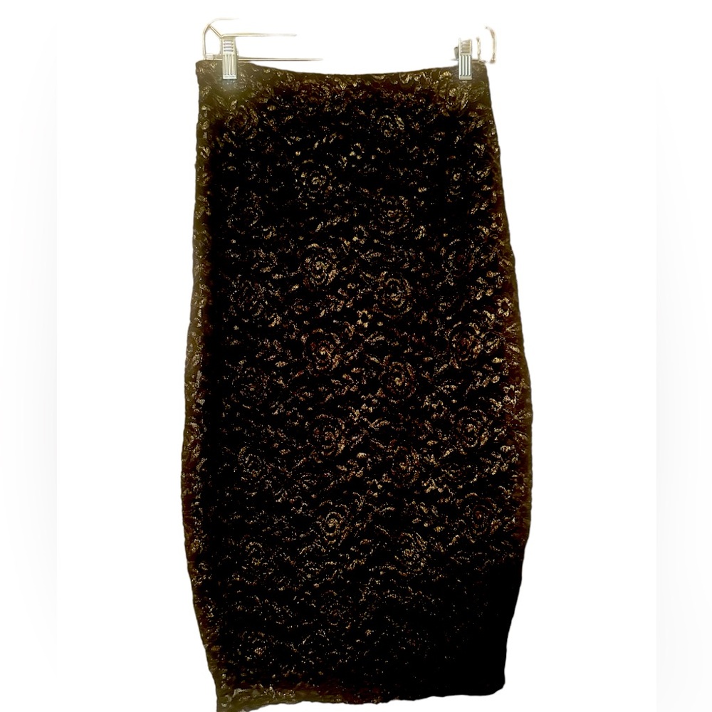Boohoo Plus Black and Gold Lace Overlay Pencil Skirt. SZ 14 stretch with lining.